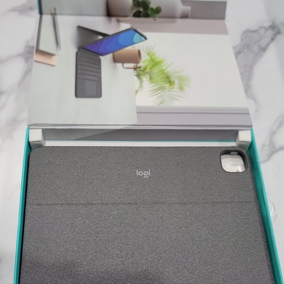 Logitech Combo Touch Keyboard Case for 11 inch iPad Pro 1st 2nd 3rd 4th Gen - Picture 5 of 8